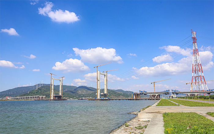 “牽手”群島！徐工塔機助力世界級跨海連島工程刷新“進度條”